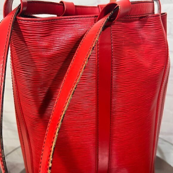 LOUIS VUITTON Epi Randonnee GM Castillan Red. Big Roomy Backpack. - Picture 7 of 17